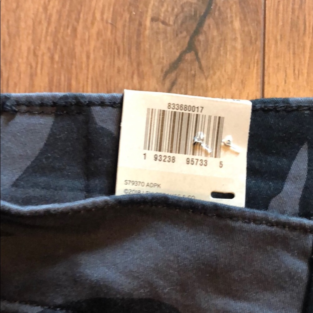 🆕Levi's Plus 721 High-Rise Skinny Black Camo 26W - Picture 6 of 13